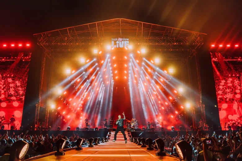 Maroon-5-at-Mahalaxmi-Racecourse_BookMyShow-Live